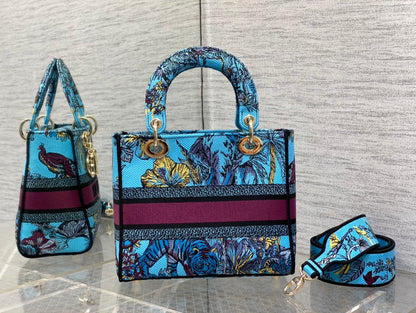Spot goods! ️ Lady's latest concept zoo embroidery series