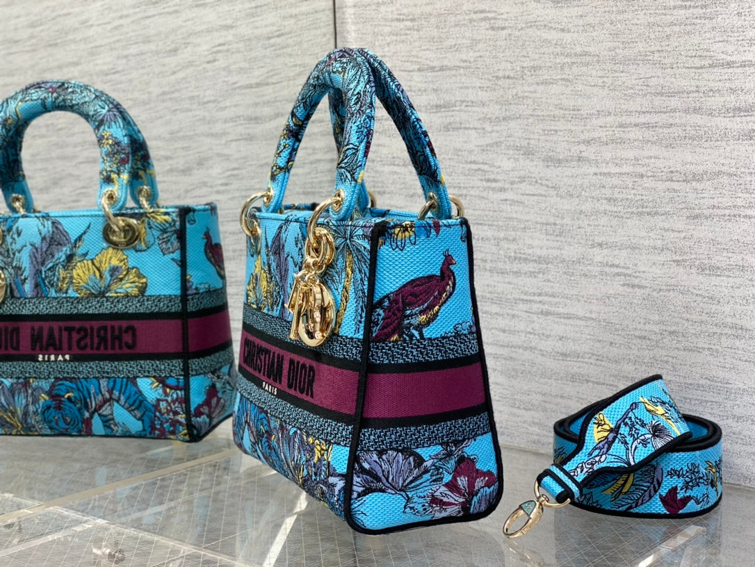 Spot goods! ️ Lady's latest concept zoo embroidery series