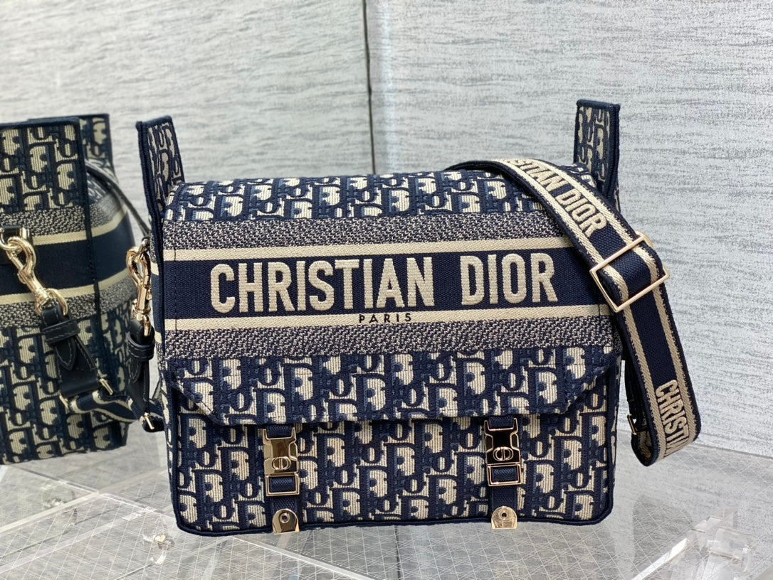 𝗗𝗜𝗢𝗥 𝗖𝗮𝗺𝗽 latest messenger bag