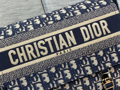 𝗗𝗜𝗢𝗥 𝗖𝗮𝗺𝗽 latest messenger bag