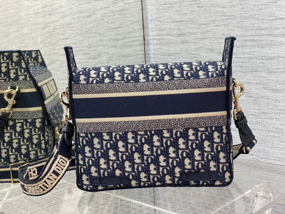 𝗗𝗜𝗢𝗥 𝗖𝗮𝗺𝗽 latest messenger bag
