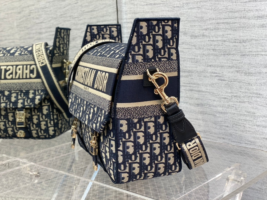 𝗗𝗜𝗢𝗥 𝗖𝗮𝗺𝗽 latest messenger bag