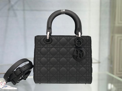 Lady Dior cannage pattern matte calfskin clamshell handbag,