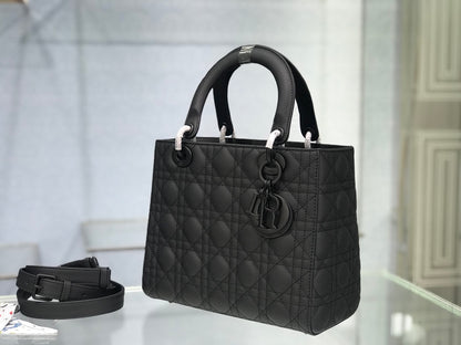 Lady Dior cannage pattern matte calfskin clamshell handbag,