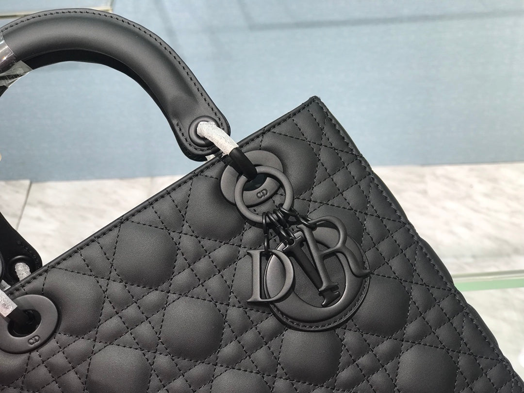 Lady Dior cannage pattern matte calfskin clamshell handbag,