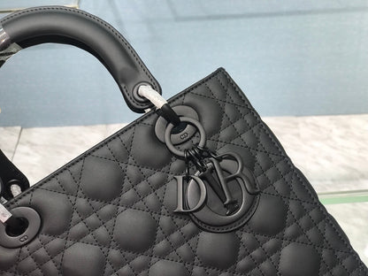 Lady Dior cannage pattern matte calfskin clamshell handbag,