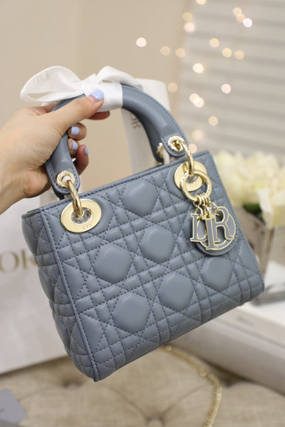 ✦ 𝗟𝗮𝗱𝘆 𝗗𝗶𝗼𝗿 𝗺𝗶𝗻𝗶 lambskin with enamel buckle