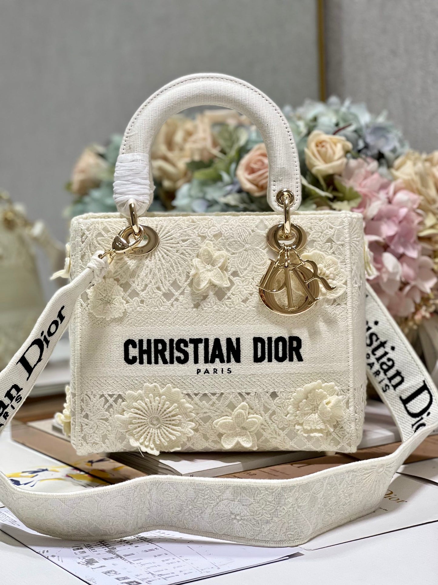 [Fish silk white 💯 five-grid embroidery Diana]