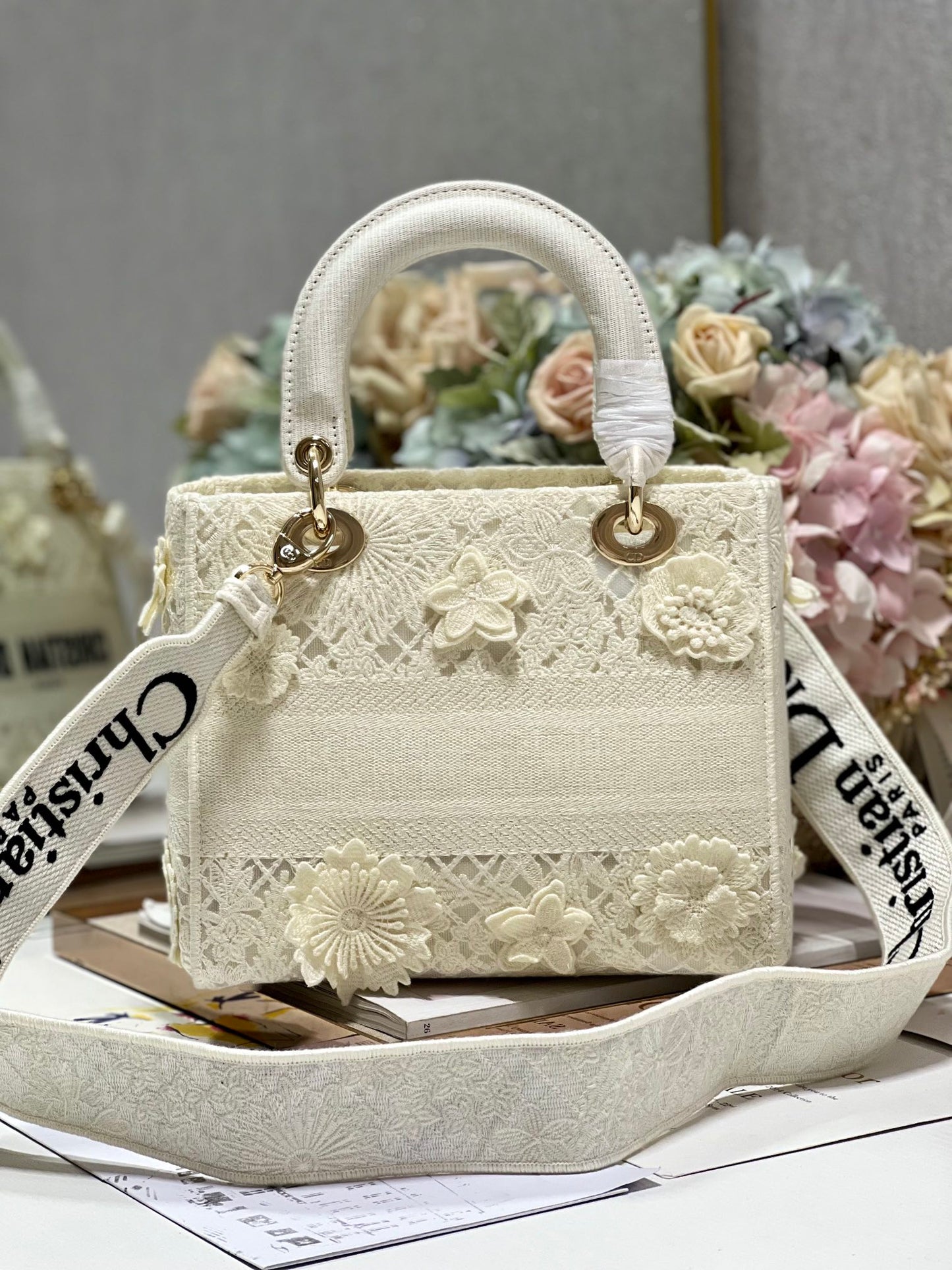 [Fish silk white 💯 five-grid embroidery Diana]