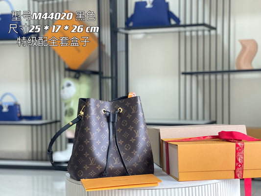 Special grade with a full set of packaging [super grade all-steel hardware original factory leather] M44020 presbyopic black