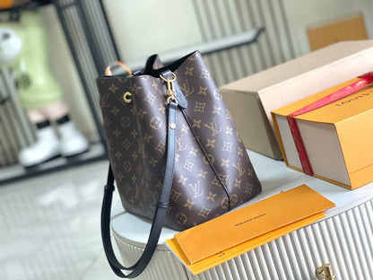 Special grade with a full set of packaging [super grade all-steel hardware original factory leather] M44020 presbyopic black