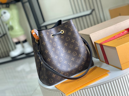 Special grade with a full set of packaging [super grade all-steel hardware original factory leather] M44020 presbyopic black