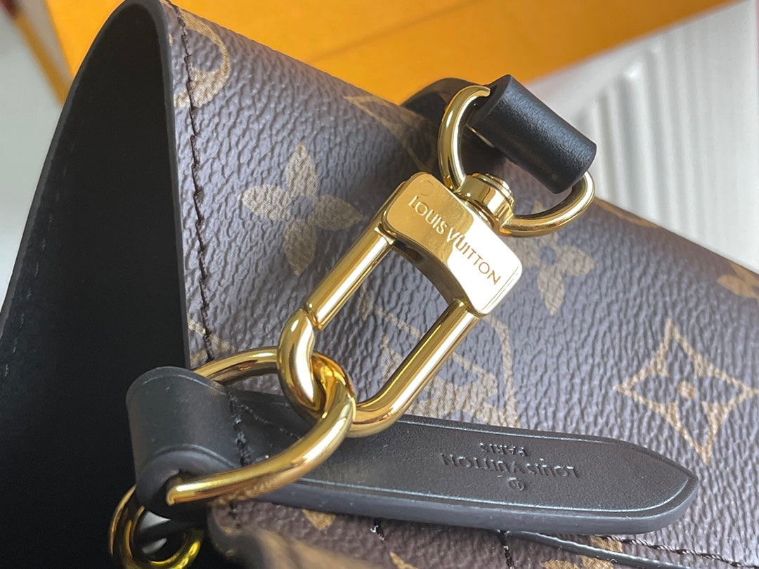 Special grade with a full set of packaging [super grade all-steel hardware original factory leather] M44020 presbyopic black