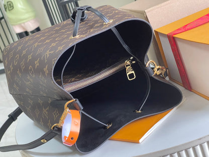 Special grade with a full set of packaging [super grade all-steel hardware original factory leather] M44020 presbyopic black