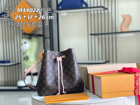 Special grade with a full set of packaging [super grade all steel hardware original leather] M44022 old pollen