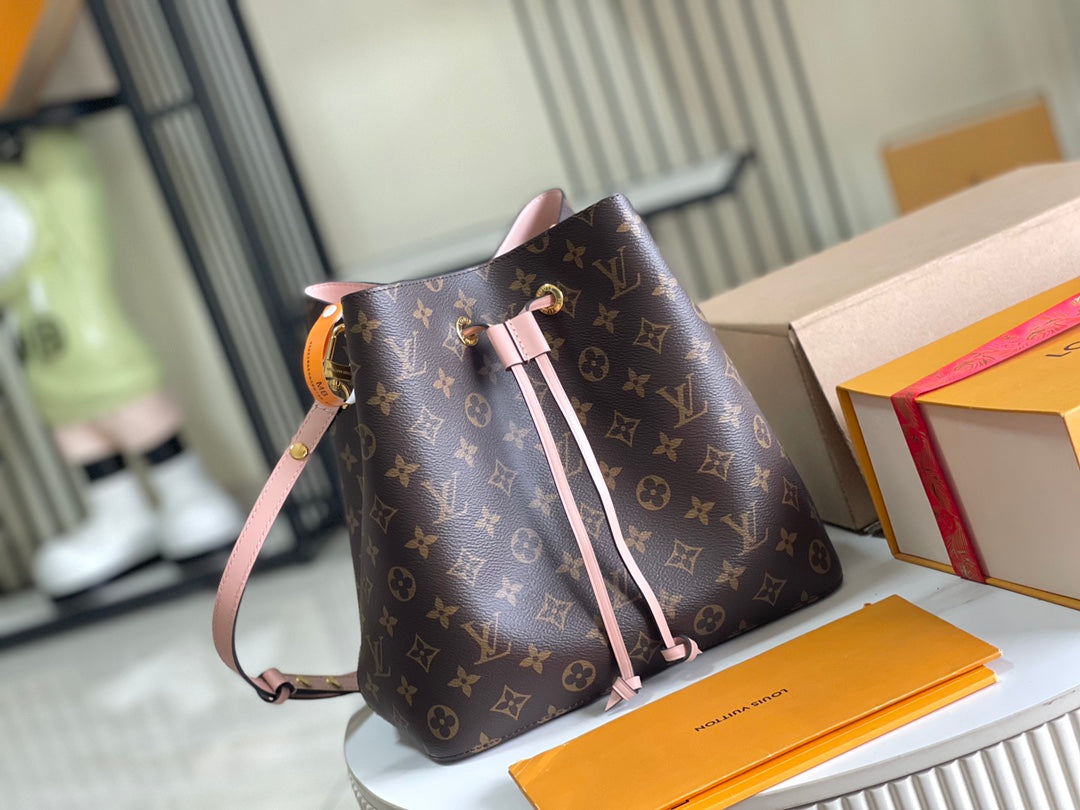Special grade with a full set of packaging [super grade all steel hardware original leather] M44022 old pollen