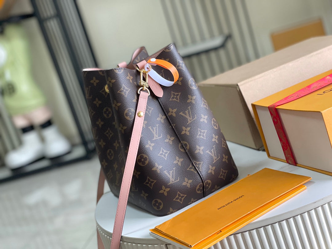 Special grade with a full set of packaging [super grade all steel hardware original leather] M44022 old pollen