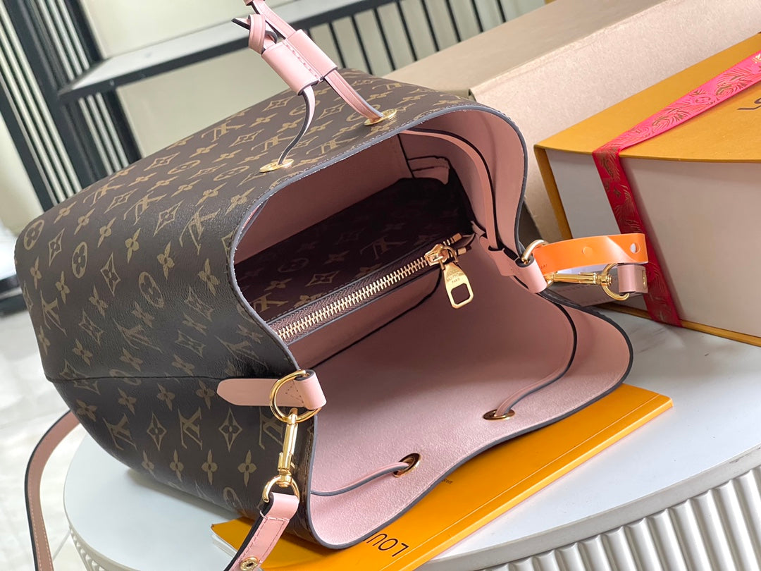 Special grade with a full set of packaging [super grade all steel hardware original leather] M44022 old pollen