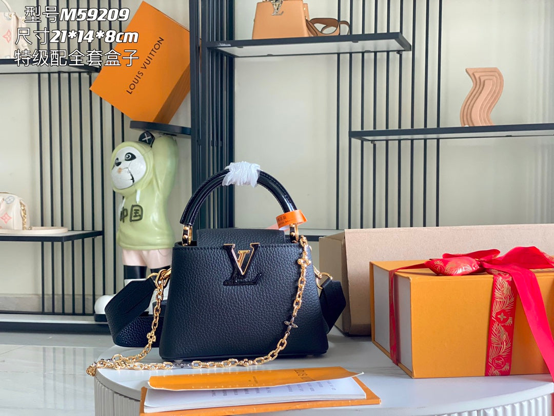 [Special quality original leather M59209 black patent leather chain]
