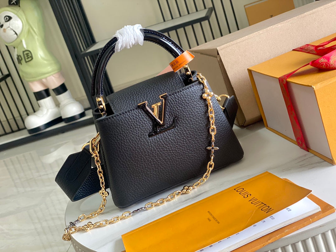 [Special quality original leather M59209 black patent leather chain]