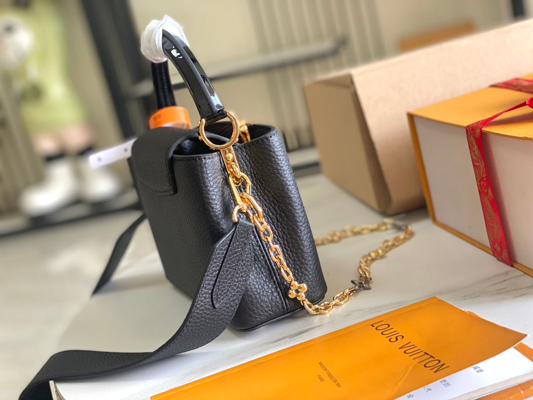 [Special quality original leather M59209 black patent leather chain]