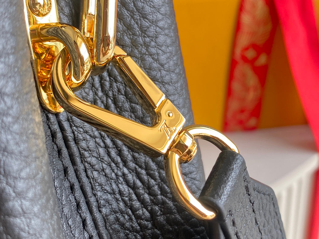 [Special quality original leather M59209 black patent leather chain]