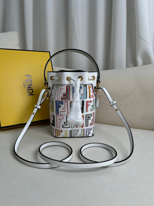 color Small Mon Tresor bucket bag
