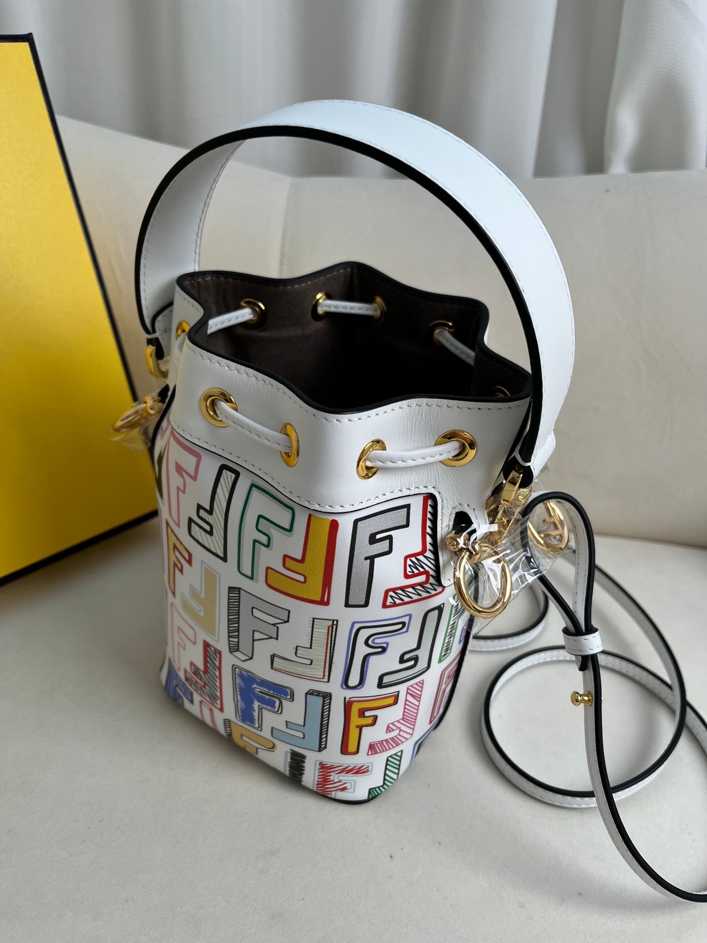 color Small Mon Tresor bucket bag