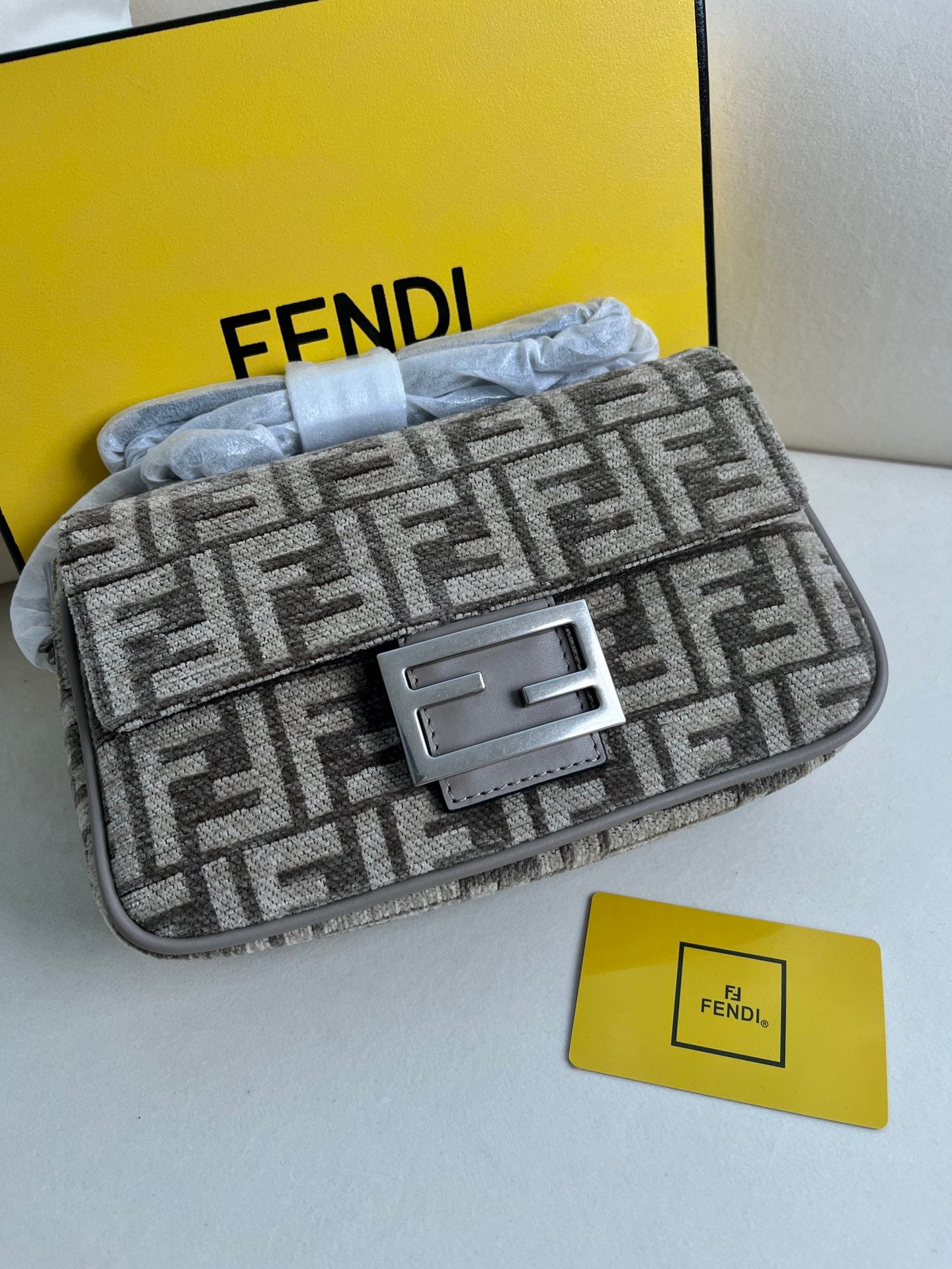 Iconic Baguette Medium Chain Bag Style number: 232