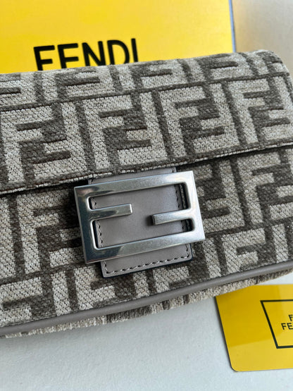 Iconic Baguette Medium Chain Bag Style number: 232