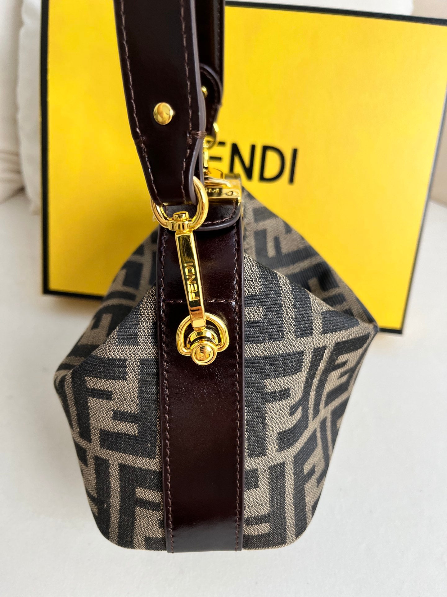 🔥FENDI🔥Super hot lunch box second-hand bag, double F presbyopic iconic style.