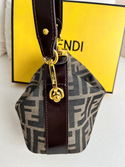 🔥FENDI🔥Super hot lunch box second-hand bag, double F presbyopic iconic style.