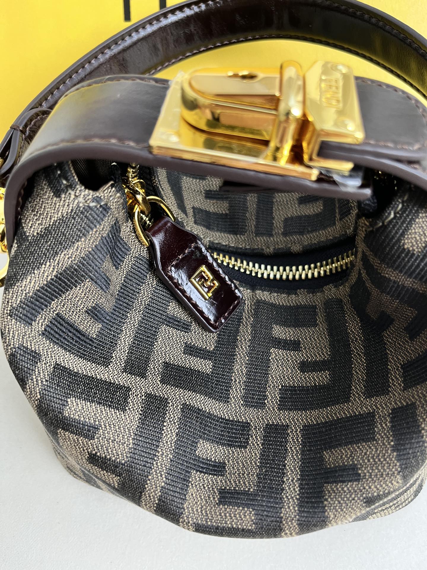 🔥FENDI🔥Super hot lunch box second-hand bag, double F presbyopic iconic style.