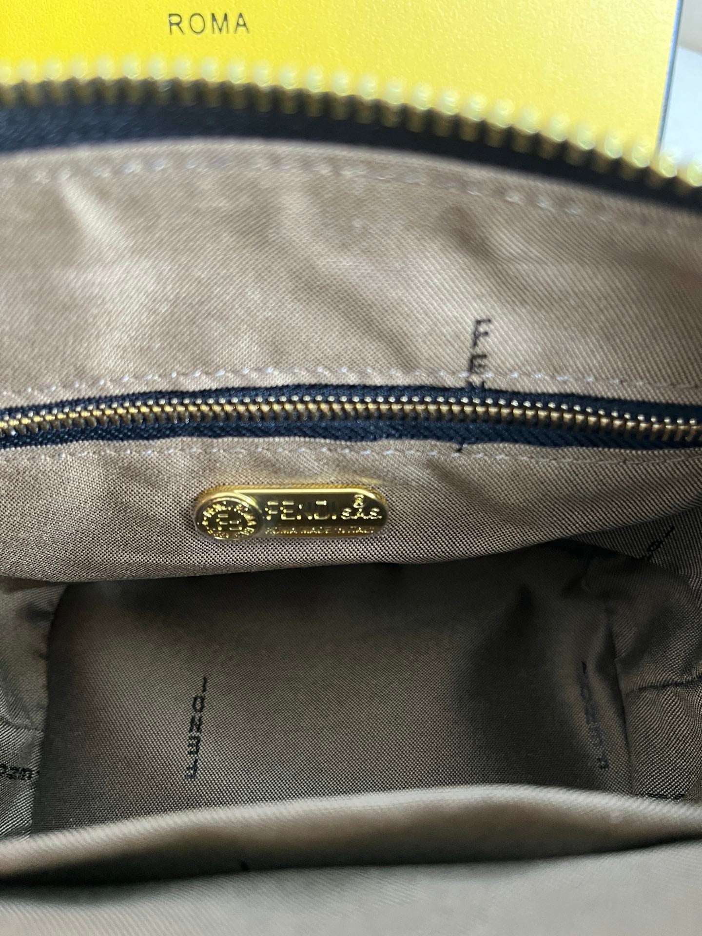 🔥FENDI🔥Super hot lunch box second-hand bag, double F presbyopic iconic style.