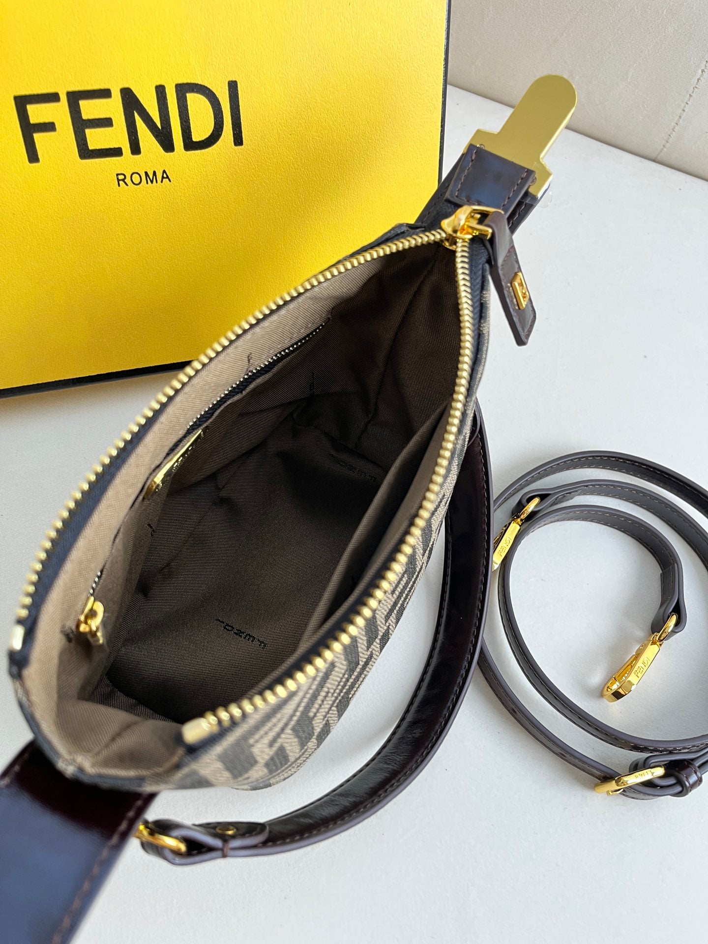 🔥FENDI🔥Super hot lunch box second-hand bag, double F presbyopic iconic style.