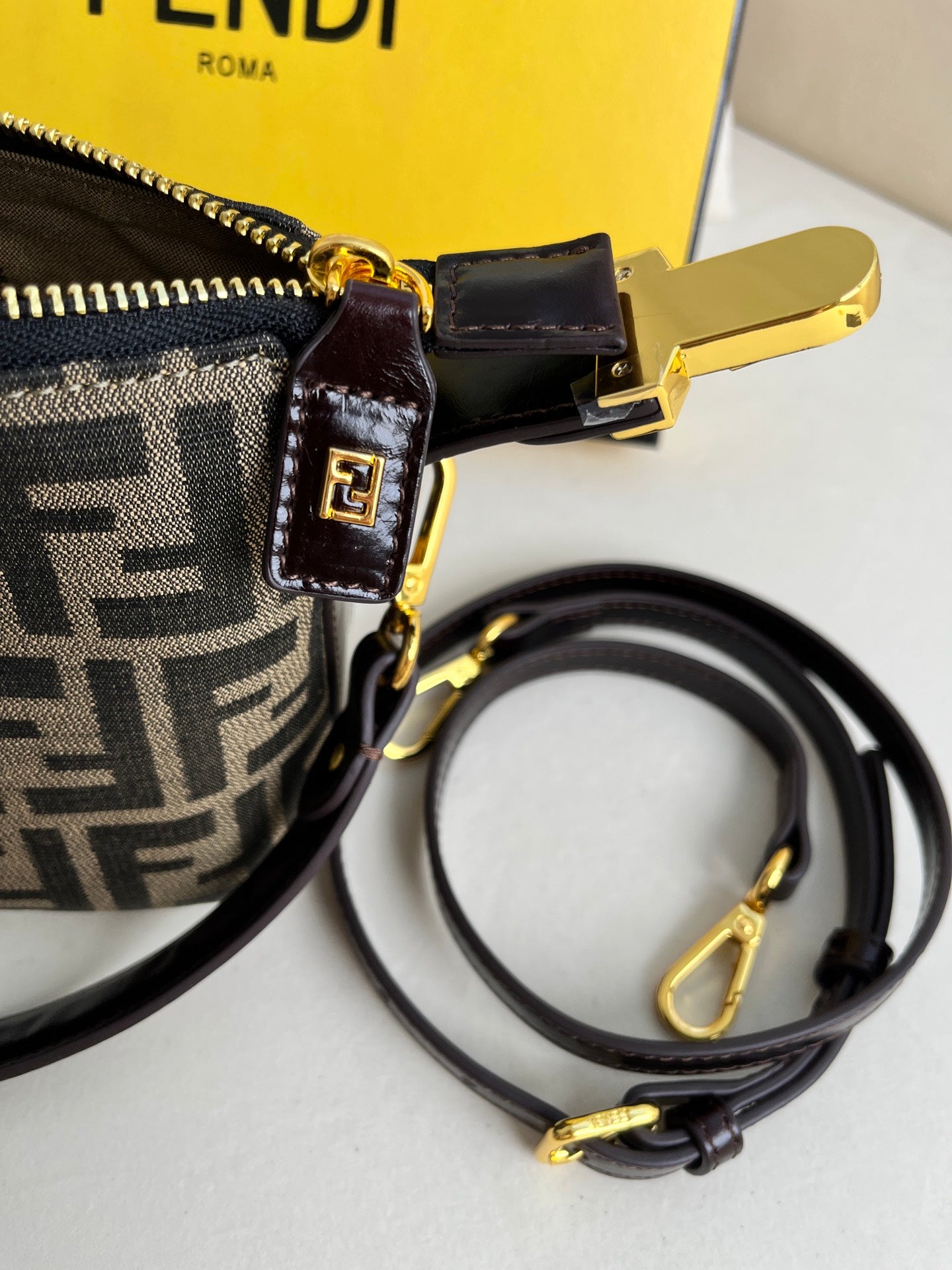 🔥FENDI🔥Super hot lunch box second-hand bag, double F presbyopic iconic style.