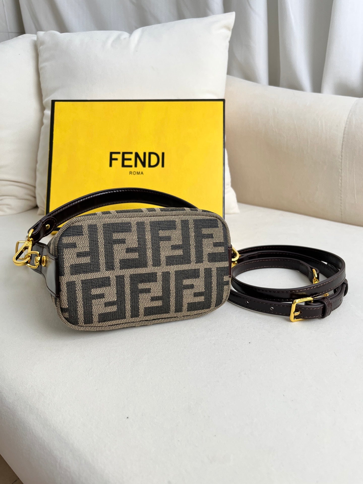 🔥FENDI🔥Super hot lunch box second-hand bag, double F presbyopic iconic style.