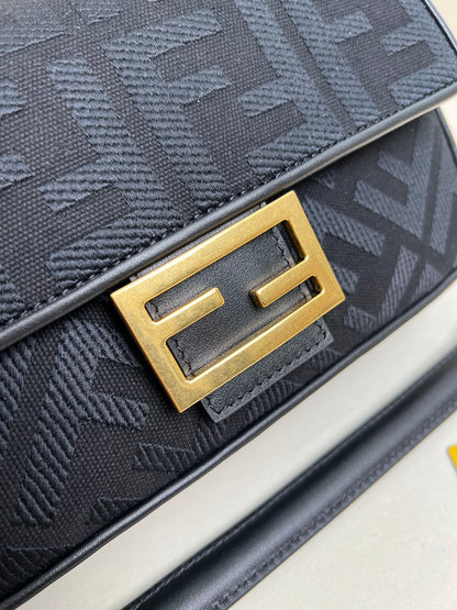 FENDI hot classic Baguette