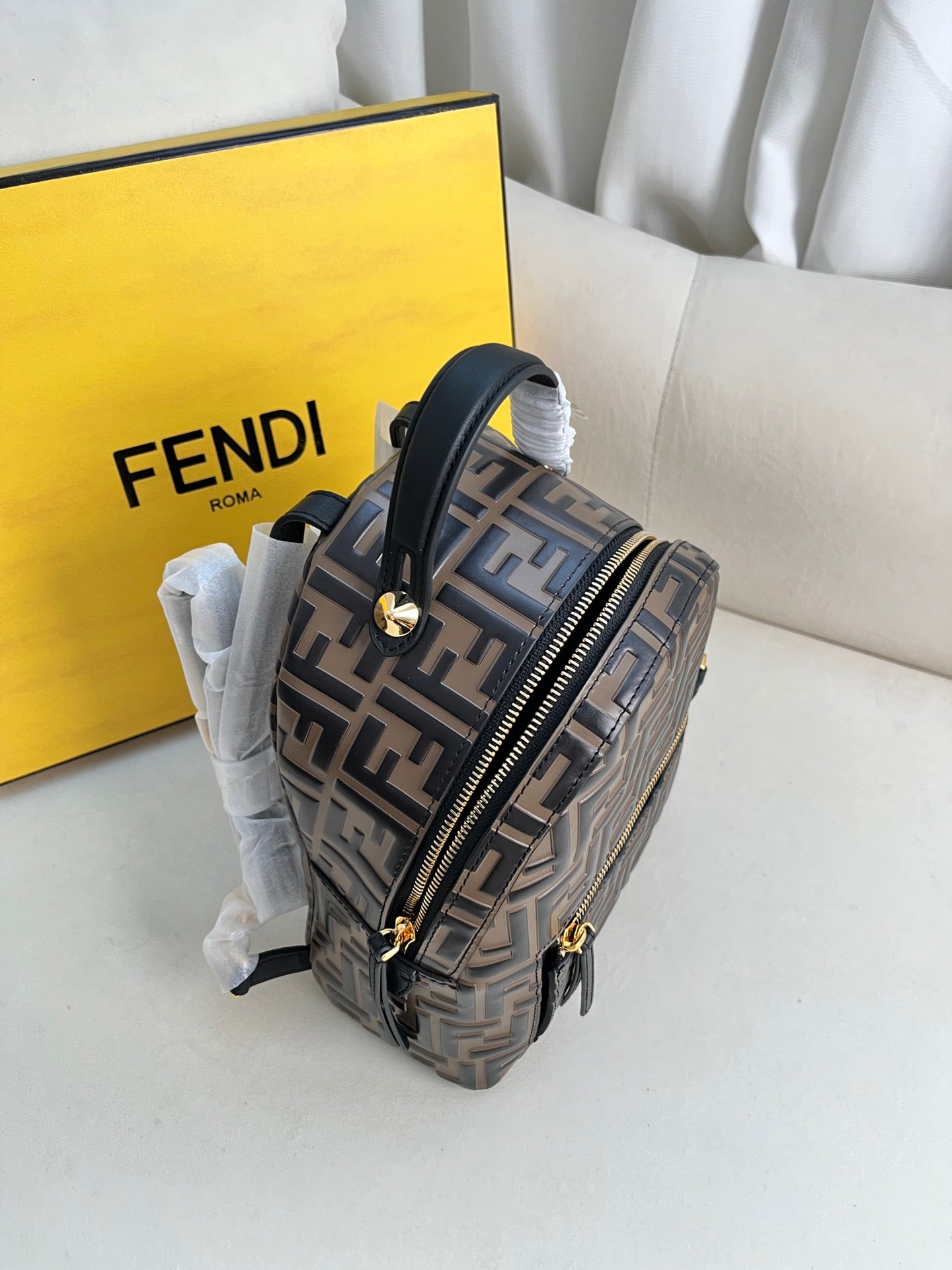 Mocha coffee Cowhide original full leather embossed FF LOGO small shoulders 🙈🙈 raw material production