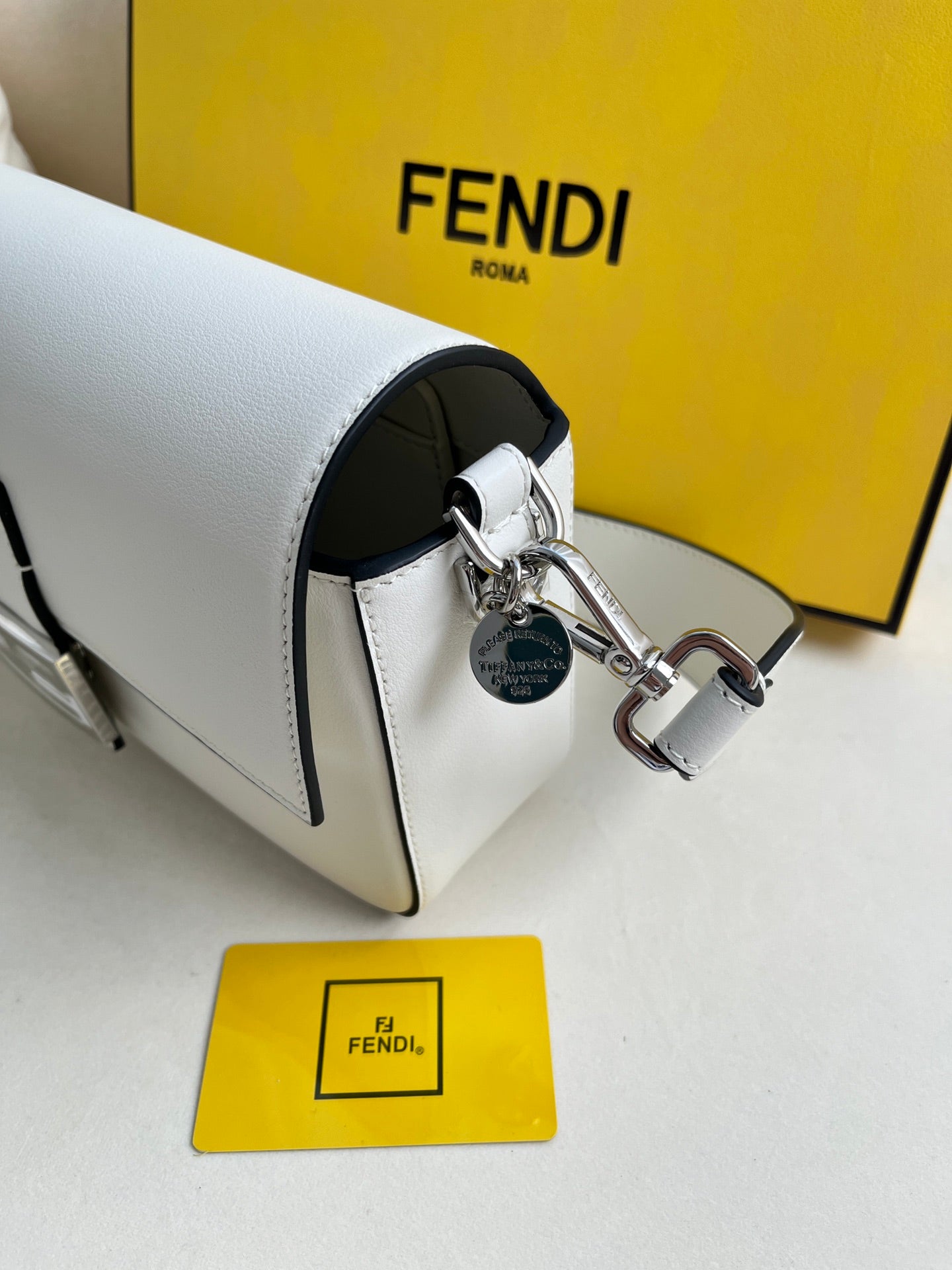 Fendi X Tiffany&Co jointly launched the classic medium-sized Baguette bag made of classic Tiffany BlueTM smooth cowhide