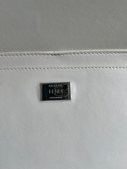 Fendi X Tiffany&Co jointly launched the classic medium-sized Baguette bag made of classic Tiffany BlueTM smooth cowhide