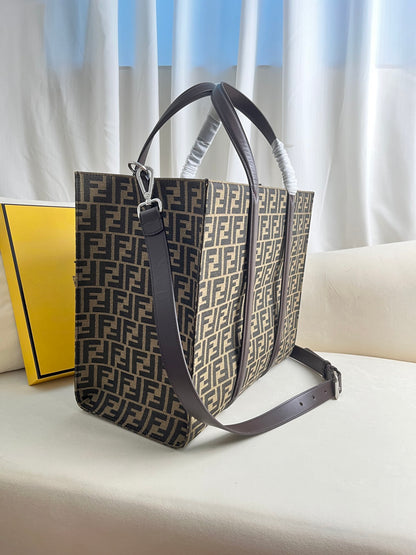 FENDI spacious tote bag in recycled jacquard fabric featuring gray and black FF motif. Featuring fabric-lined interior compartments, interior zip pocket and silver-tone hardware.