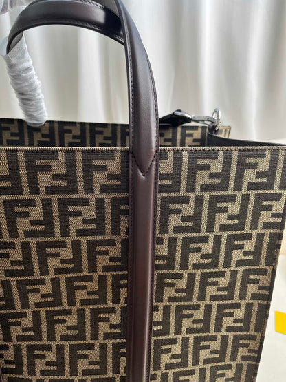 FENDI spacious tote bag in recycled jacquard fabric featuring gray and black FF motif. Featuring fabric-lined interior compartments, interior zip pocket and silver-tone hardware.