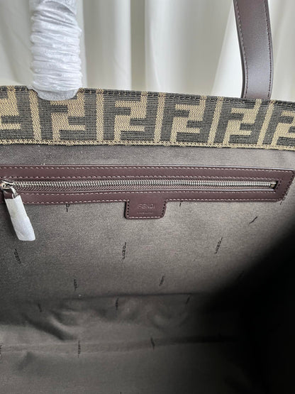 FENDI spacious tote bag in recycled jacquard fabric featuring gray and black FF motif. Featuring fabric-lined interior compartments, interior zip pocket and silver-tone hardware.