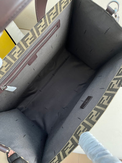 FENDI spacious tote bag in recycled jacquard fabric featuring gray and black FF motif. Featuring fabric-lined interior compartments, interior zip pocket and silver-tone hardware.