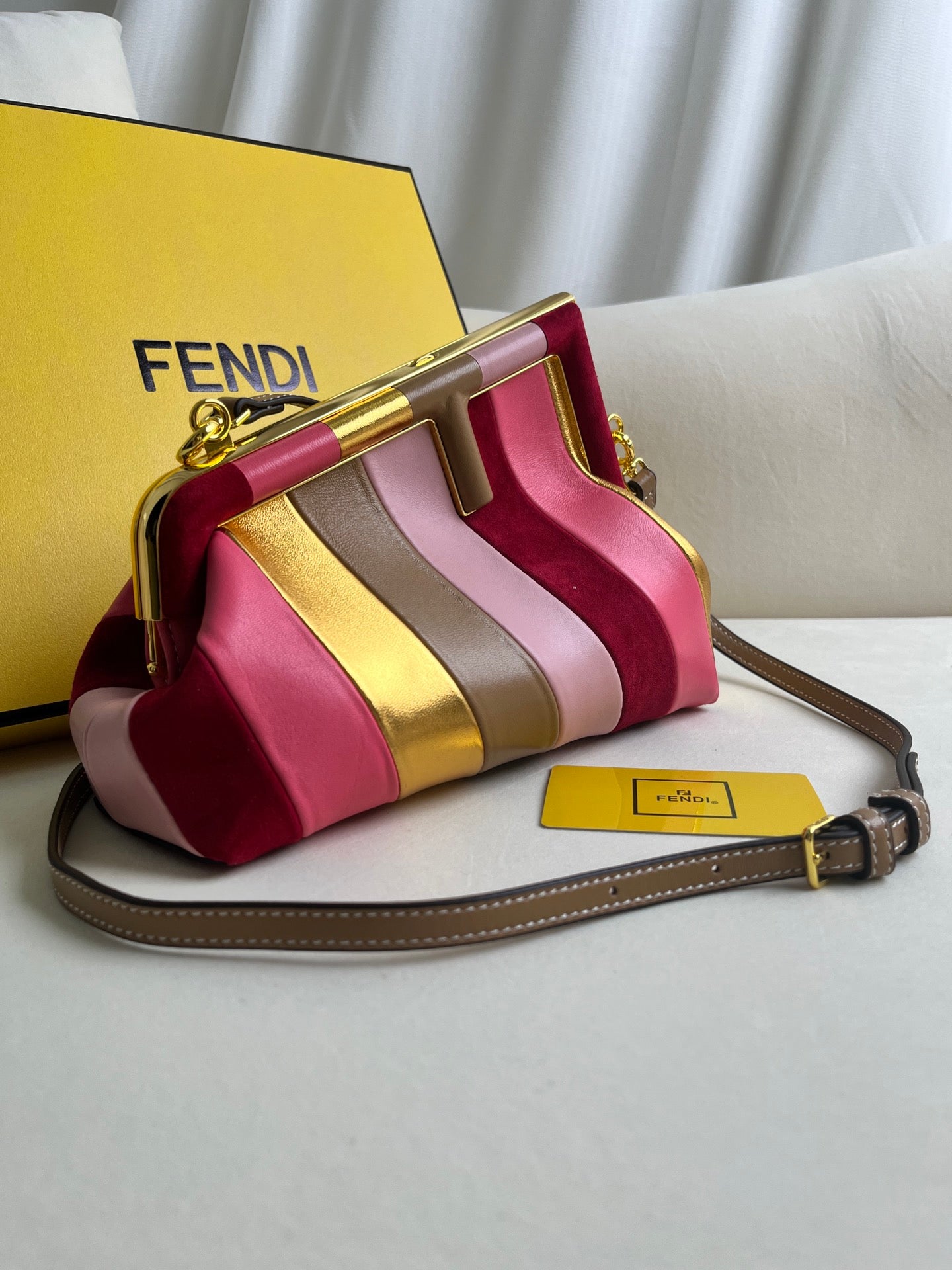 First Cloud/Clip Bag - Diagonal Bar Color Matching System