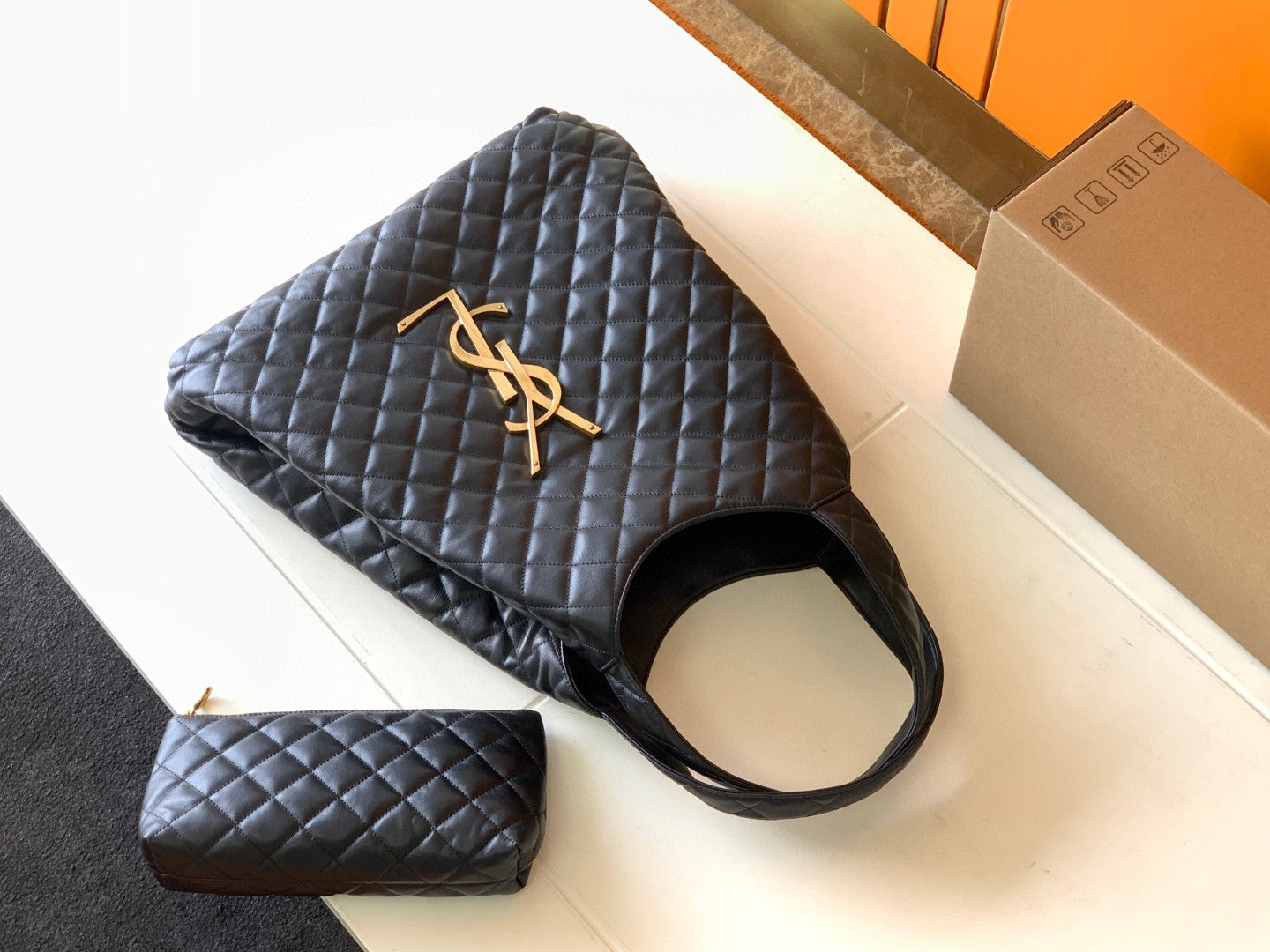[Original leather] ICARE tote bag ~ shopping bag, Style number: 698651