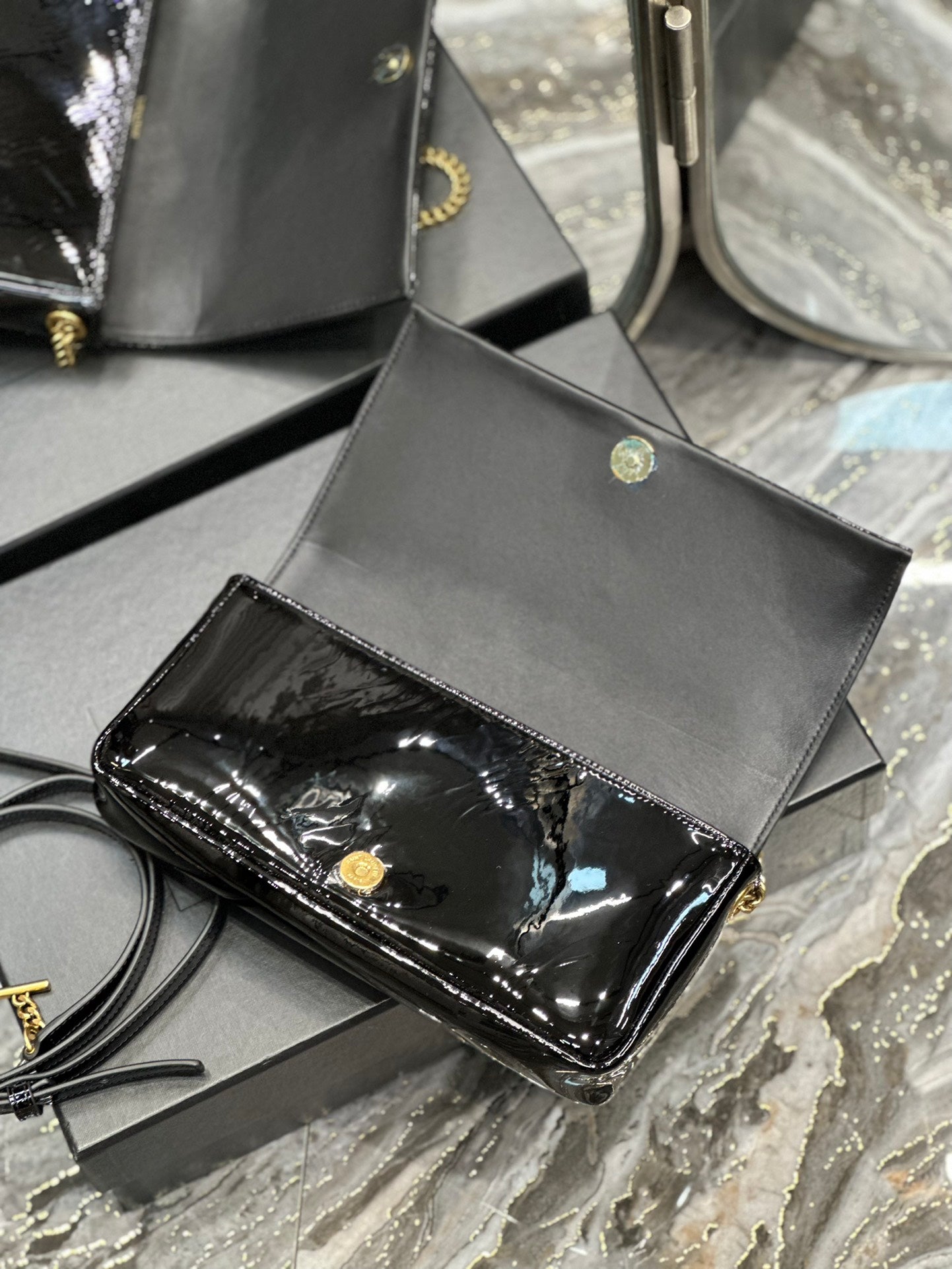 NEW】Black gold buckle patent leather_ ◽𝑲𝒂𝒕𝒆 ⁹⁹ ◽ Model: 604276