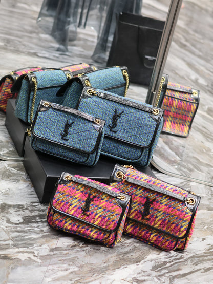 Autumn and winter woolen models are out la🧏🏻‍♀️ Blue color woolen_ Style number: 633158