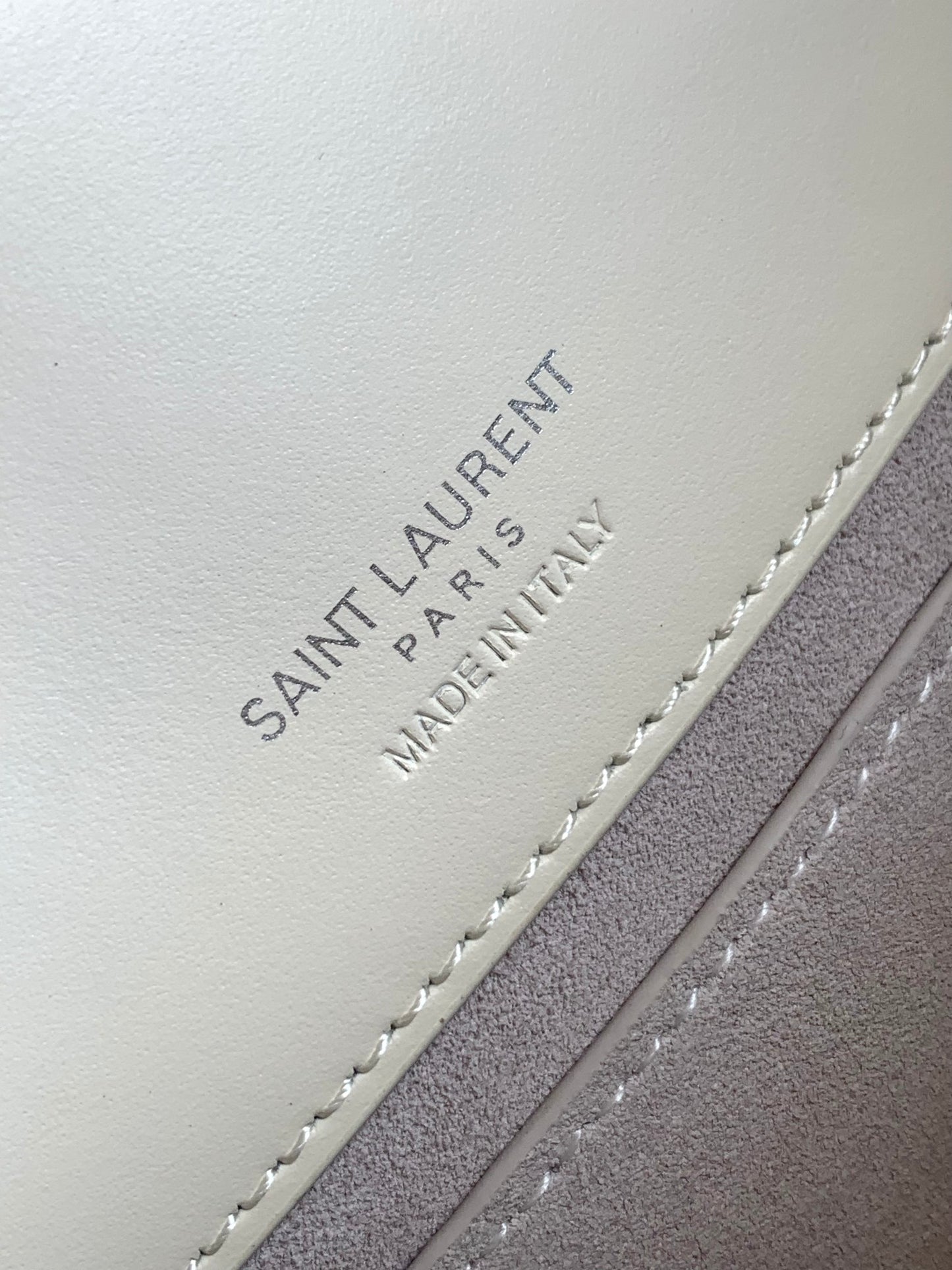 [Original leather] LE 37 small shiny leather handbag new Model: 749036～～